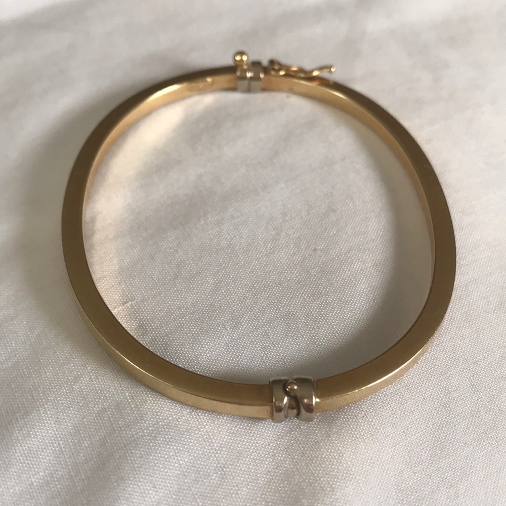 14 Kt gold bangle